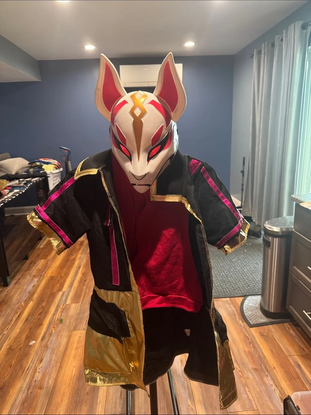 Black & Red Short-Sleeve Hooded Coat with Gold Trim Fortnite
